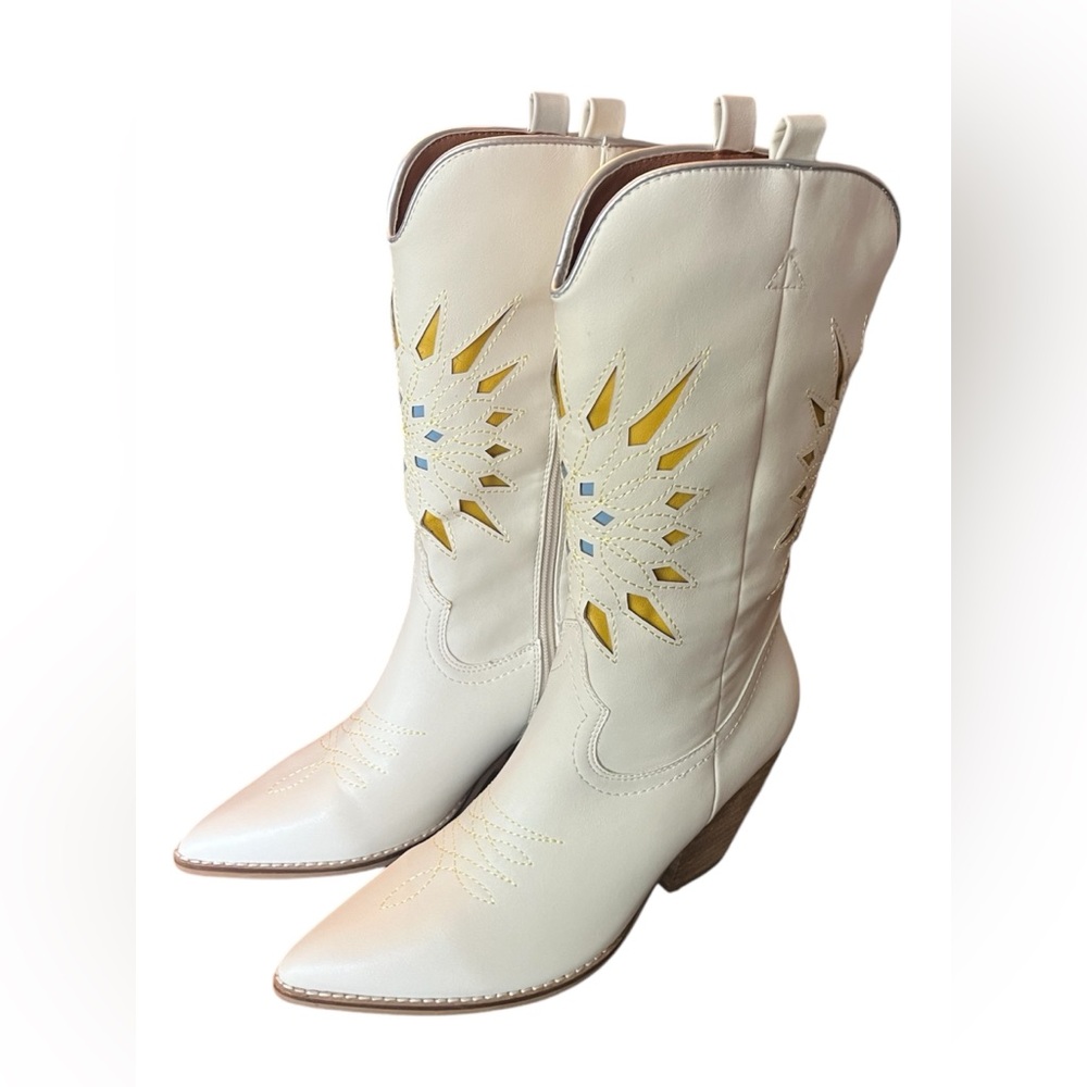 Beast Fashion Sunburst Cowgirl Boots in Women’s Size 7.